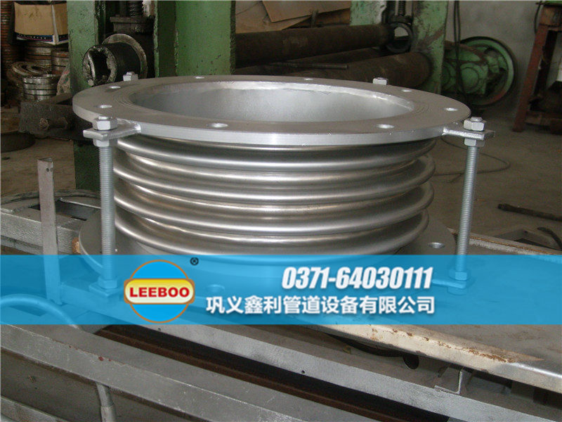 大口徑波紋<a href=http://www.tjhrq.com target=_blank class=infotextkey>補(bǔ)償器</a>車間圖
