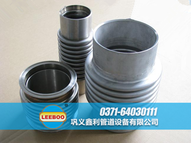 湖南省邵陽市新寧縣溝槽式<a href=http://www.tjhrq.com target=_blank class=infotextkey>補償器</a> /></p>鑫利管道是專業(yè)開發(fā)、研制和生產(chǎn)波紋<a href=http://www.tjhrq.com target=_blank class=infotextkey>補償器</a>廠家，該產(chǎn)品具有尺寸準備、結構緊湊、安裝可靠、耐腐蝕、便于安裝、壽命長等優(yōu)點，廣泛應用于航天、發(fā)電、石化和城市供熱等行業(yè)的各類管道和設備，并在全國多個工程上得到應用。以其優(yōu)良的品質，深受國內外用戶的贊譽和好評。<br />     鑫利管道生產(chǎn)的湖南省邵陽市新寧縣波紋<a href=http://www.tjhrq.com target=_blank class=infotextkey>補償器</a>由構成其工作主體的波紋管（一種彈性元件）和端管、支架、法蘭、導管等附件組成。主要用在各種管道中，它能夠補償管道的熱位移，機械變形和吸收各種機械振動，起到降低管道變形應力和提高管道使用壽命的作用。波紋<a href=http://www.tjhrq.com target=_blank class=infotextkey>補償器</a>連接方式分為法蘭連接和焊接兩種。波紋<a href=http://www.tjhrq.com target=_blank class=infotextkey>補償器</a>屬于一種補償元件，利用其工作主體波紋管的有效伸縮變形，以吸收管線、導管、容器等由熱脹冷縮等原因而產(chǎn)生的尺寸變化，或補償管線、導管、容器等的軸向、橫向和角向位移。也可用于降噪減振。在現(xiàn)代工業(yè)中用途廣泛。<br />     波紋<a href=http://www.tjhrq.com target=_blank class=infotextkey>補償器</a>的可靠性是由設計、制造、安裝及運行管理等多個環(huán)節(jié)構成的。可靠性也應該從這幾個方面進行考慮。材料選擇對用于供熱管網(wǎng)的波紋<a href=http://www.tjhrq.com target=_blank class=infotextkey>補償器</a>選材，除應考慮工作介質、工作溫度和外部環(huán)境外，還應考慮應力腐蝕的可能性、水處理劑和管道清洗劑對材料的影響等，并在此基礎上結合波紋<a href=http://www.tjhrq.com target=_blank class=infotextkey>補償器</a>材料的焊接、成型以及材料的性能價格比，優(yōu)選出經(jīng)濟實用的波紋管制作材料。<br />     一般情況下，選用湖南省邵陽市新寧縣波紋<a href=http://www.tjhrq.com target=_blank class=infotextkey>補償器</a>的材料應滿足下列條件：<br />（1）高彈性極限、抗拉強度和疲勞強度，保證其正常工作。<br />（2）良好的塑性，便于波紋<a href=http://www.tjhrq.com target=_blank class=infotextkey>補償器</a>加工成形，且能通過隨后的處理工藝（冷作硬化、熱處理等）獲得足夠的硬度和強度。<br />（3）較好的耐腐蝕性能，滿足在不同環(huán)境下工作要求。<br />（4）良好的焊接性能，滿足在制作過程中的焊接工藝要求。<br />    對于地溝敷設的熱力管網(wǎng)，當波紋<a href=http://www.tjhrq.com target=_blank class=infotextkey>補償器</a>所處管道地勢較低時，雨水或事故性污水會浸泡波紋管，應考慮選用耐蝕性更強的材料，如鐵鎳合金、高鎳合金等。由于此類材料價格較高，在制造波波紋<a href=http://www.tjhrq.com target=_blank class=infotextkey>補償器</a>時，可以考慮僅在與腐蝕性介質接觸的表面增加一層耐蝕合金。疲勞壽命設計由波紋<a href=http://www.tjhrq.com target=_blank class=infotextkey>補償器</a>的失效類型及原因分析可以看出，該產(chǎn)品的平面穩(wěn)定性、周向穩(wěn)定性及耐腐蝕性能均與其位移量即疲勞壽命相關。過低的疲勞壽命將會導致其穩(wěn)定性及耐蝕性能下降。<br />    鑫利管道波紋<a href=http://www.tjhrq.com target=_blank class=infotextkey>補償器</a>設計合理、性能優(yōu)良，在業(yè)界擁有良好的口碑。另外公司長期從事波紋<a href=http://www.tjhrq.com target=_blank class=infotextkey>補償器</a>批發(fā)與零售，歡迎新老用戶前來選購！國內波紋<a href=http://www.tjhrq.com target=_blank class=infotextkey>補償器</a>哪家好，鑫利管道是選！<p style=